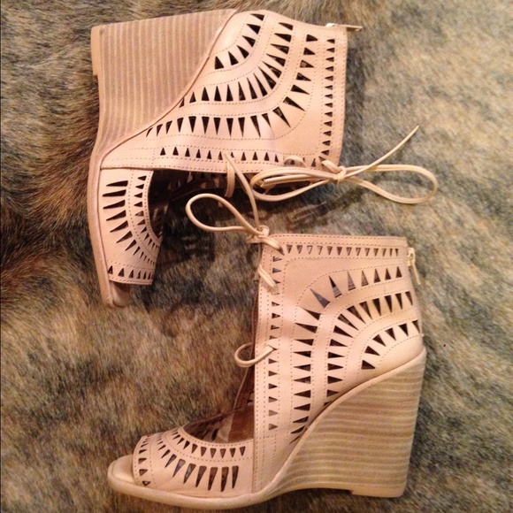SOLD!Jeffrey Campbell Rodillo Wedges size 7.5