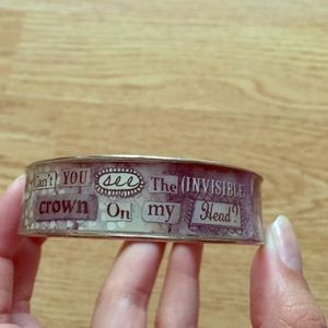 Vintage looking bracelet! For a queen! 👸