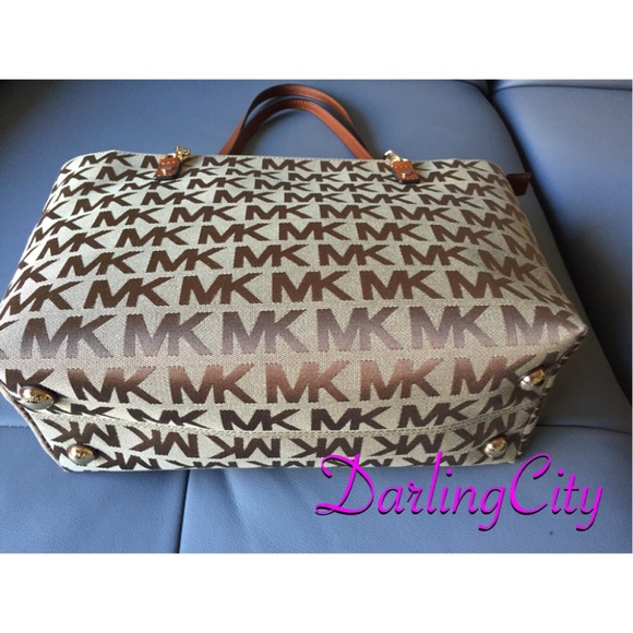 MK Brown & Beige Signature Jacquard Jet-Set Chain - Picture 3 of 4