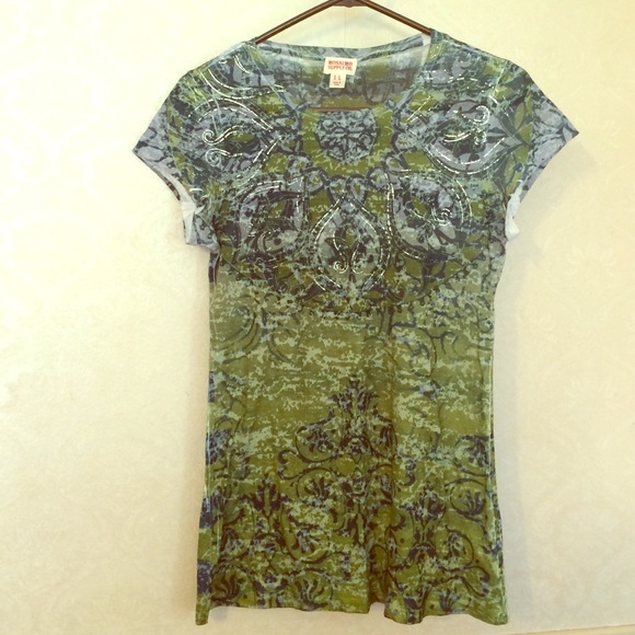 SOLD! Fun design tshirt