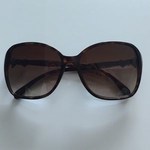 CHANEL 5205 bow sunglasses