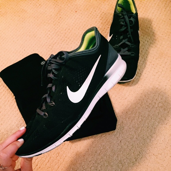 Nike Shoes - Nike frees 5.0 black!