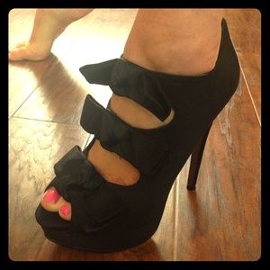 Black satin 3 bow Steve Madden stilettos