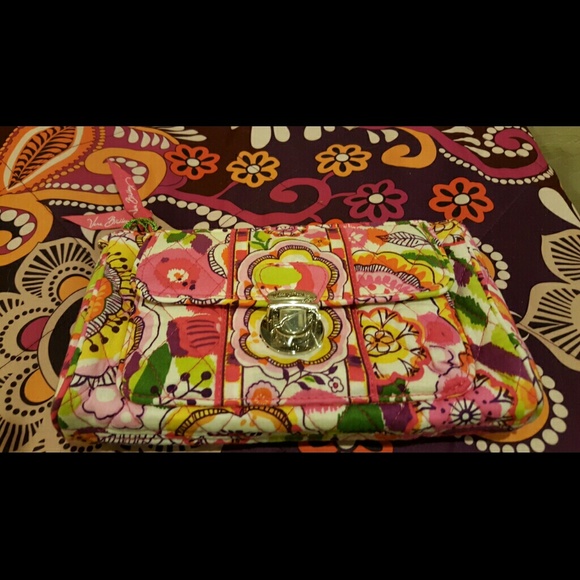 NWT Vera Bradley pushlock wristlet in Clementine