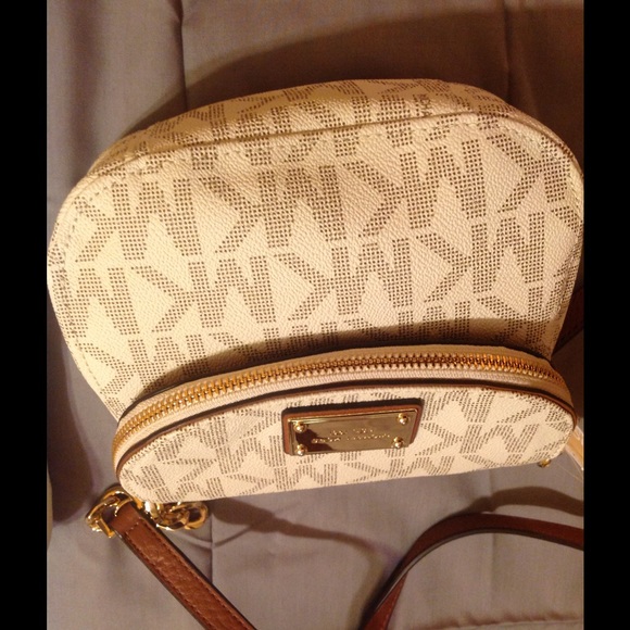 $$SOLD$$ Michael Kors handbag W/ sneakers sz10 - Picture 2 of 4
