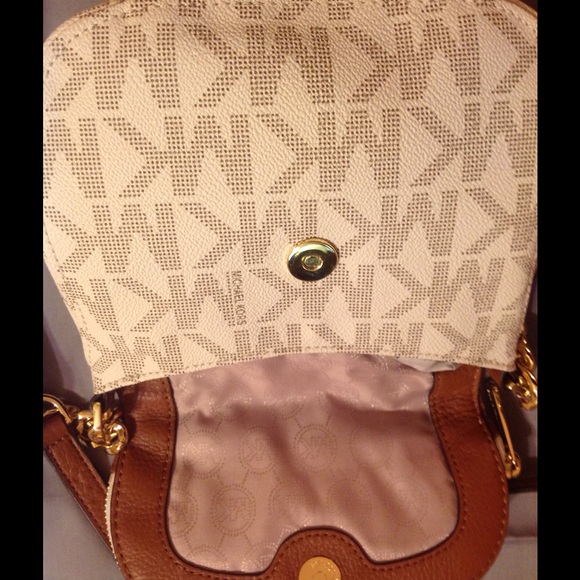 $$SOLD$$ Michael Kors handbag W/ sneakers sz10 - Picture 3 of 4