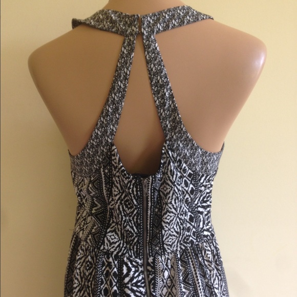 Adorable black and white AE dress - Picture 4 of 4