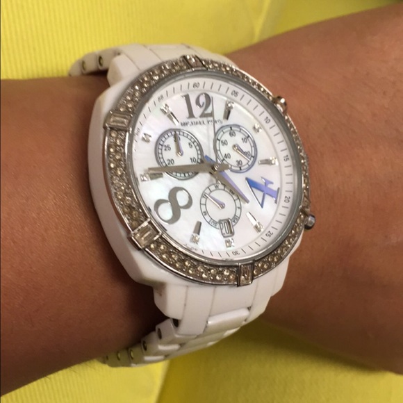 One hour sale👉 MK Watch One of A kind!