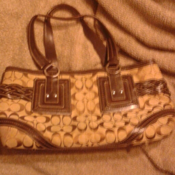 EUC Coach Brown Soho Signature Zip