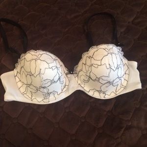 Black & white padded Victoria secret bra