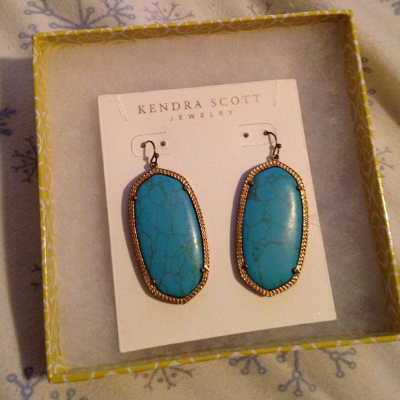 Kendra Scott classic Danielle earrings