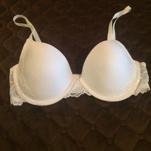 (NEVER WORN) White lace puch up bra