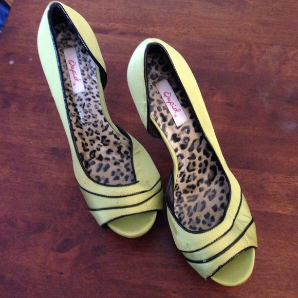Super Cute Chic Pump! Never Worn!!
