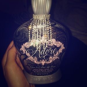 Adore tanning lotion