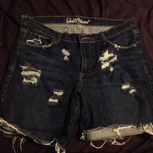 Old Navy distressed sweetheart denim shorts