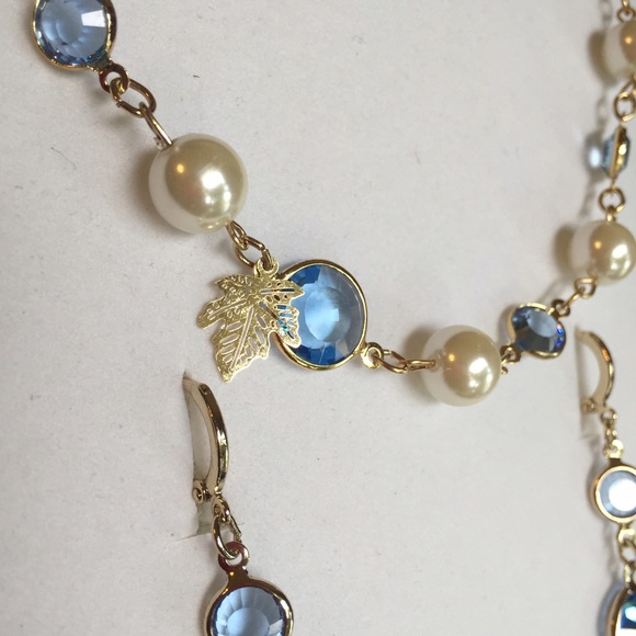 ❌SOLD❌Elegant Pearl Bracelet & Earrings - Picture 2 of 2