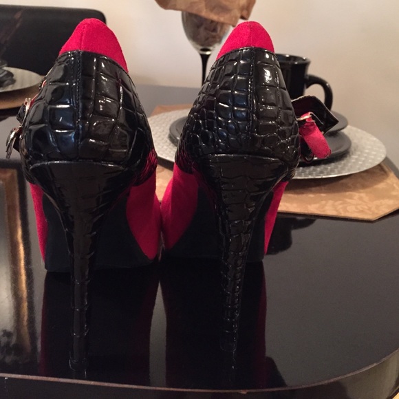 Shoes - Picture 2 of 3