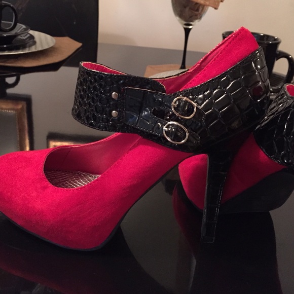 Shoes - Picture 3 of 3