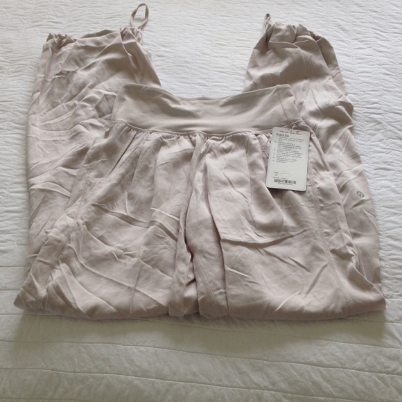 🚫sold 🚫LULULEMON NWT DRISHTI PANTS will fit 4