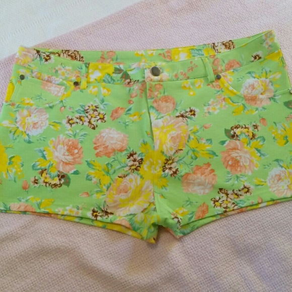 Womans plus size shorts NWOT