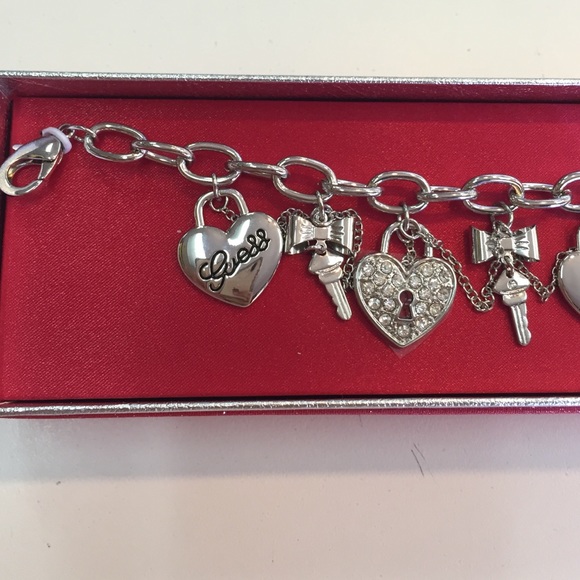 New GUESS charm bracelet - Picture 3 of 4