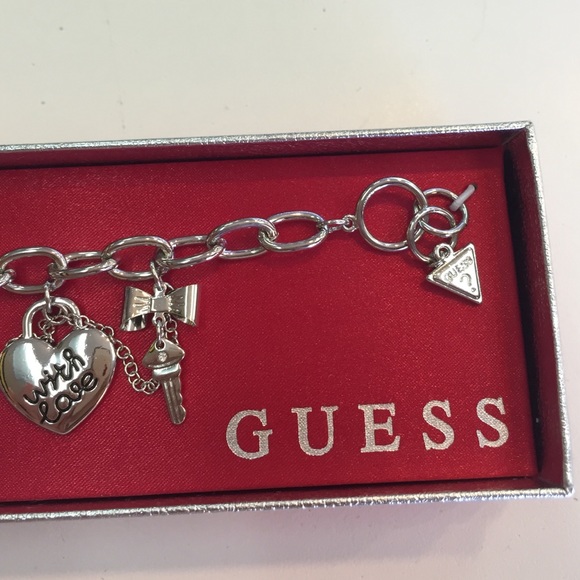 New GUESS charm bracelet - Picture 4 of 4
