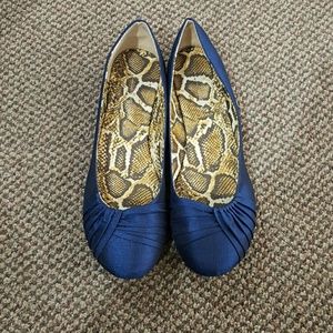 Chinese Laundry flats. Excellent condition. Navy.