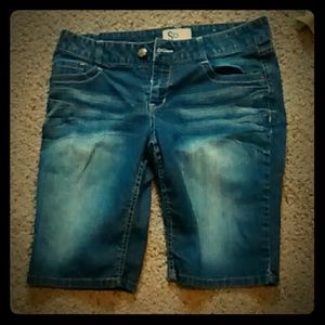 So brand capris pants