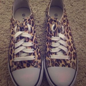 NEW! Cheetah Print converse