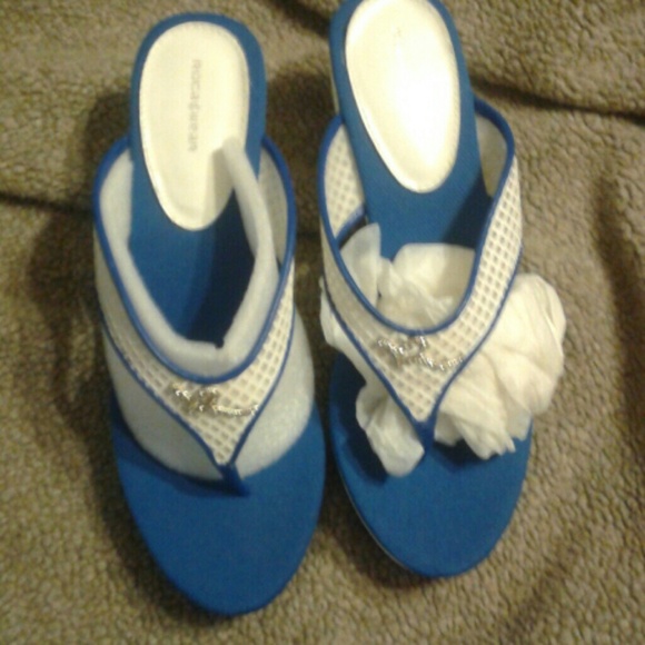 NWOT Rocawear Blue/White Wedge Sandals