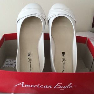 Pretty white shoes! 8.5 size