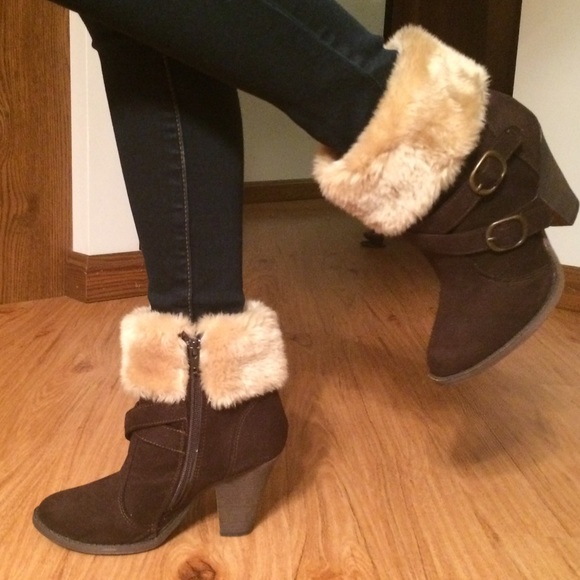 MAKE ME AN OFFER Brown Fur Boots