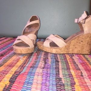 TOMS size 8 wedges