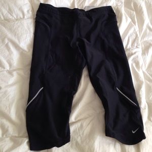 NikeFitDry Capri