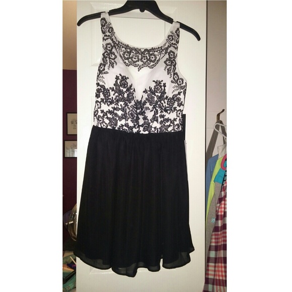 Prom/Formal dress - Picture 1 of 4