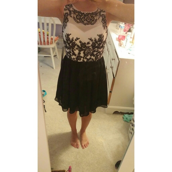Prom/Formal dress - Picture 3 of 4