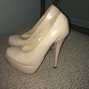 nude pumps, good condition