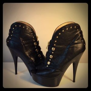 Luichiny Peep toe platform booties w/ gold studs