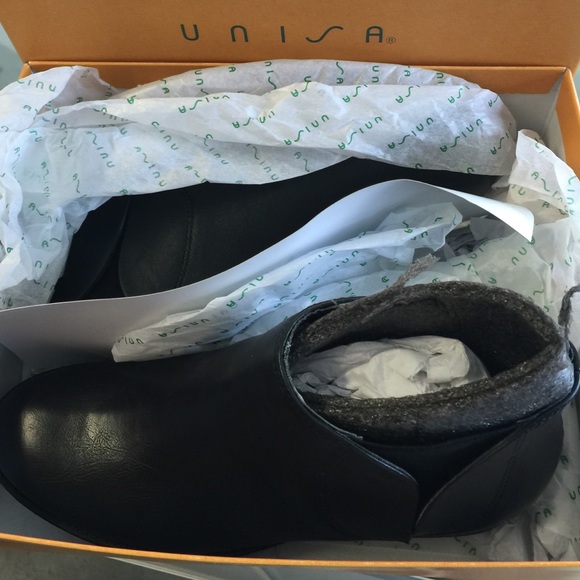 Shoes - Picture 1 of 3