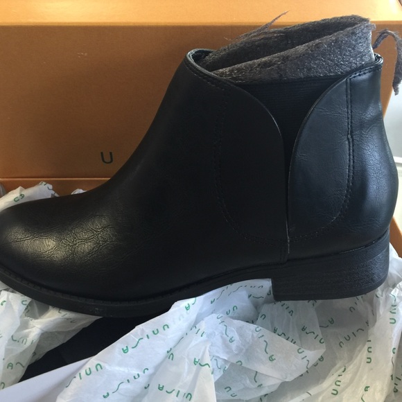 Shoes - Picture 3 of 3