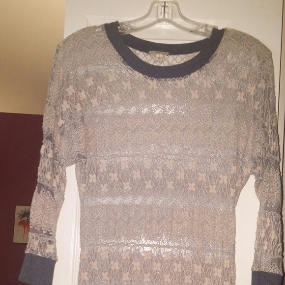 Laced see through long sleeve - Picture 2 of 2