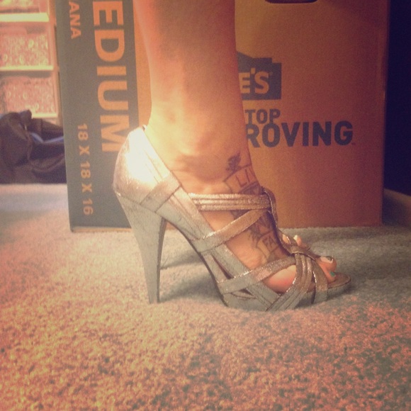 Silver platform peeptoe pumps