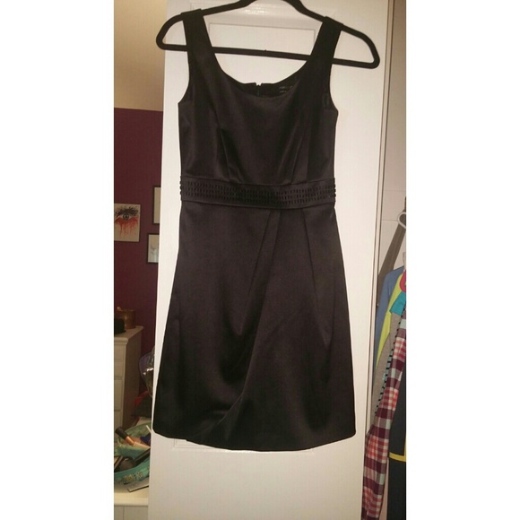 Formal dress - Picture 1 of 2