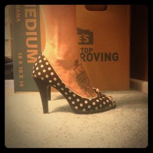 Vintage looking peeptoes!