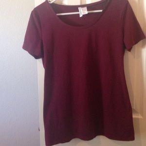 Plain burgundy Tshirt