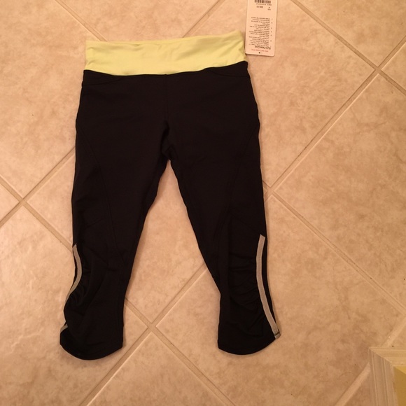 RARE Lululemon Run Pace Crop Size 4