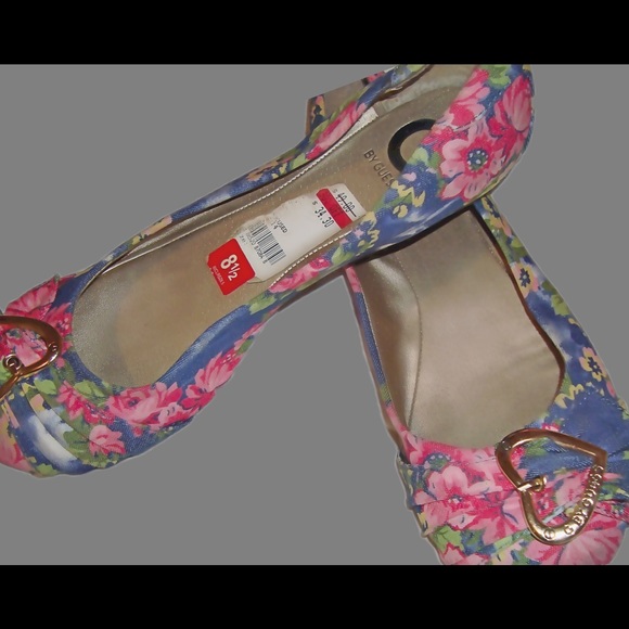 NWT Guess Floral Flats