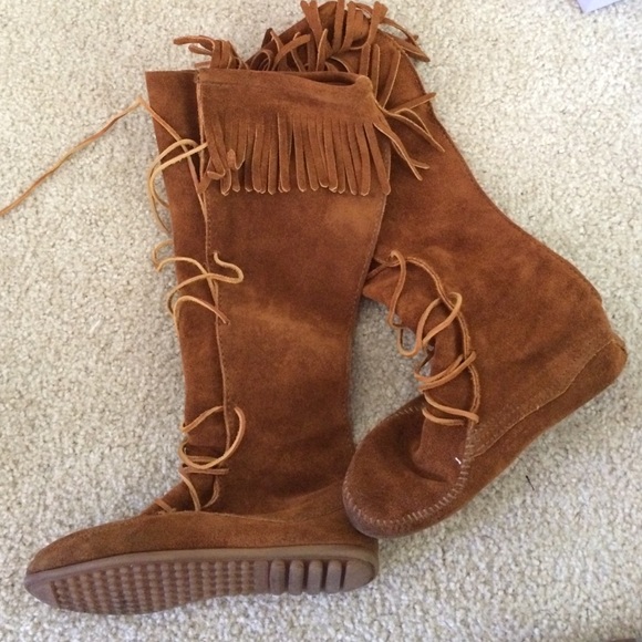 Minnetonka boots set brown and black