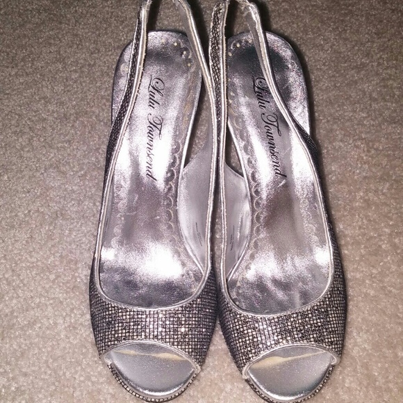 High heals - Picture 1 of 3