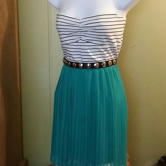 ROXY DRESS *BELT NOT INCLUDED* - Picture 2 of 5